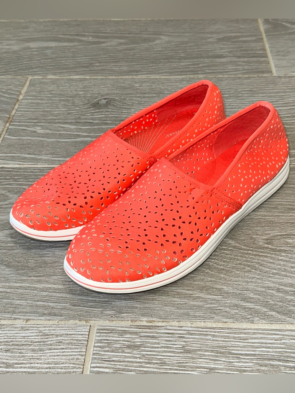 Clarks Cloudsteppers Breeze Emily Perforated Coral Slip On Women’s 9N Shoes